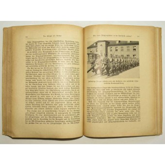 Hitlerjugend Fliegersturm -kirja Oppilasta lentolehtiseen. Espenlaub militaria