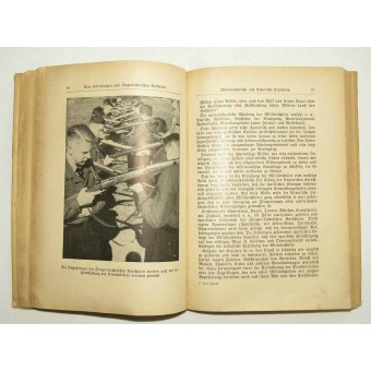 Hitlerjugend Fliegersturm -kirja Oppilasta lentolehtiseen. Espenlaub militaria