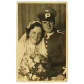 Soldat allemand de reconnaissance blindé à Waffenrock avec sa femme