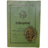 Leistungsbuch en SA- Leistungsabzeichen uitgegeven aan SA-Mann in SA Standarte 212.