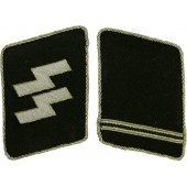 Waffen-SS:n kauluskielekkeet SS- Ostuf- tai SS-Ostubaf-joukkueelle.