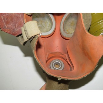 Masque à gaz BS MT-4 avec masque estonien adapté ARS. Rare.. Espenlaub militaria
