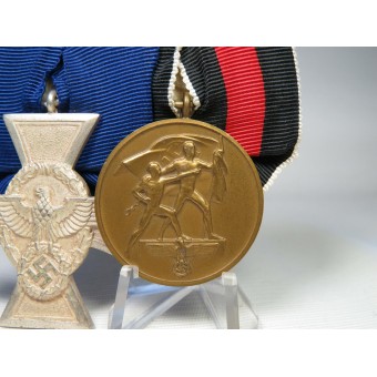 Medaille Bar: Auszeichnung für langjährige Verdienste um die Polizei und Medaille für die Annexion des Sudetenlandes. Espenlaub militaria