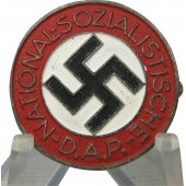 Insignia NSDAP zink, tipo tardío. Marcado M1/34 RZM