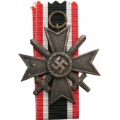 Cruz al Mérito de Guerra con espadas, KVK2, marcada 