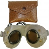 Schutzbrille der Wehrmacht oder der Waffen-SS für Gebirgsjäger mit Originalverpackung.