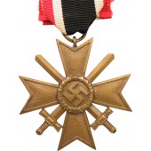 Militärisches Verdienstkreuz zweiter Klasse mit Schwertern 1939. Bronze. Brennlack