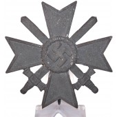 Croix du mérite de guerre 1ère classe 1939 avec épées. Non marqué