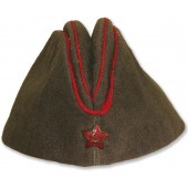 Puna-armeijan tykistön komentohenkilökunnan varuskuntalakki M 1935.