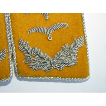 Luftwaffe aircrew or paratroopers collar tabs in the rank of Hauptmann. Espenlaub militaria