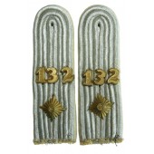 Épaulettes de l'Oberleutenant de l'Infanterie Rgt 132