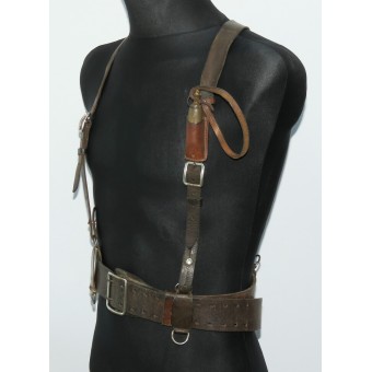 Belt, Cross straps and a whistle with a pocket for the RKKA M1932 marching equipment. Espenlaub militaria