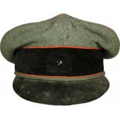 Sombrero de estilo SS muy temprano con restos de insignias SS