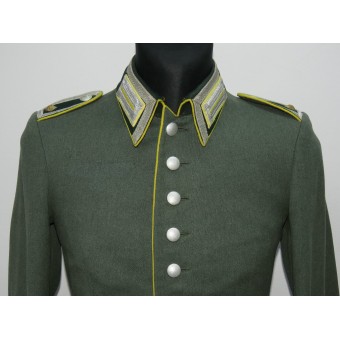 A parade/walkout Waffenrock in the rank of Feldwebel of the 17th signals battalion of the Wehrmacht. Espenlaub militaria