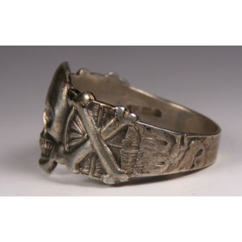 Traditionell silverring med dödskalle från tredje riket. Sterling silver 835. Espenlaub militaria