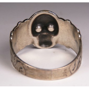 Tradicional anillo de plata con el cráneo del período tercera Reich. plata de ley 835. Espenlaub militaria