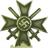Cruz al Mérito de Guerra de 1ª clase del KVK con las espadas marcadas 