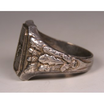 Anillo alemán con diseño de gaviota procedente de un collar de la Luftwaffe. Espenlaub militaria