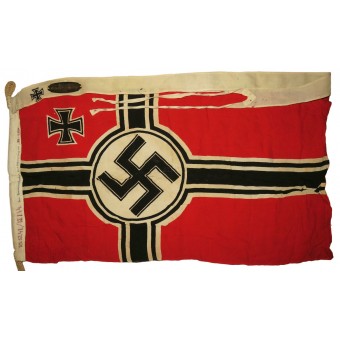 Bandera de batalla de la Kriegsmarine con el gallardete de comandante del submarino U-407. Espenlaub militaria