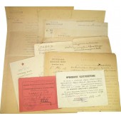 En uppsättning papper, id-handlingar, certifikat från 1918 till 1945 utfärdade till Peotr Symeonovich Bronevitsky. Officer vid Röda flottan.