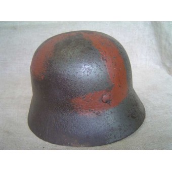 Duitse M 40 Wehrmacht stalen helm met geschilderde Swastika. Espenlaub militaria