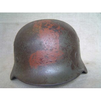Duitse M 40 Wehrmacht stalen helm met geschilderde Swastika. Espenlaub militaria