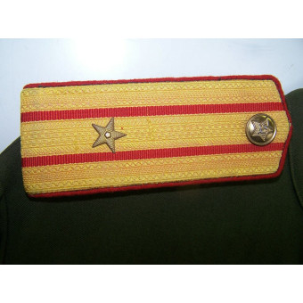 Офицерская гимнастерка образца 1943 г. Майор артиллерии или бронетанковых войск. Espenlaub militaria