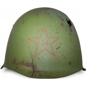 Oorlogsschade SSch-39 helm in originele verf met rode ster
