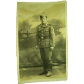 Foto original de la Segunda Guerra Mundial de un Obergefreiter alemán con una túnica M40