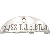 Etichetta identificativa SS Totenkopf in alluminio. 3 /SS T.J.E Btl 1