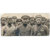 El mariscal Voroshilov con los soldados