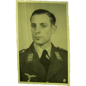 Porträtfoto eines Soldaten der Luftwaffe. Espenlaub militaria