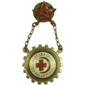 Distintivo sovietico della Croce Rossa sovietica realizzato prima della guerra.