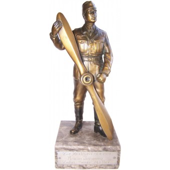 Bronsskulptur av en tysk soldat som håller en propeller från tredje riket.. Espenlaub militaria