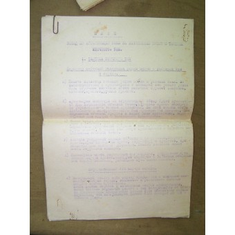Eine Reihe von WW2-Papieren, Sommerheften und Handbüchern gehörte dem Junior-Kommandanten.. Espenlaub militaria
