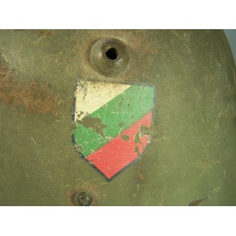 M 36 Bulgarian teräskypärä alkuperäisessä sodan maalissa. Espenlaub militaria