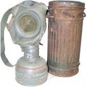 Tidig 1:a modell av gasmask med behållare