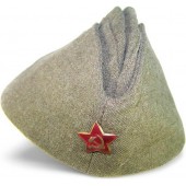 Wool sidecap pilotka with red star