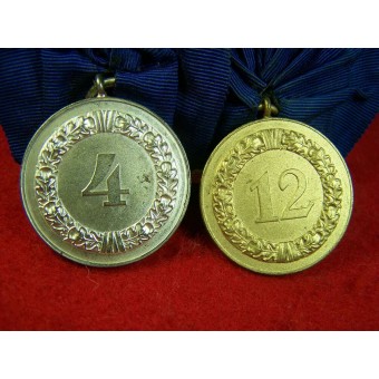 2 medailles voor service in Wehrmacht: voor 4 jaar en 12 jaar.. Espenlaub militaria