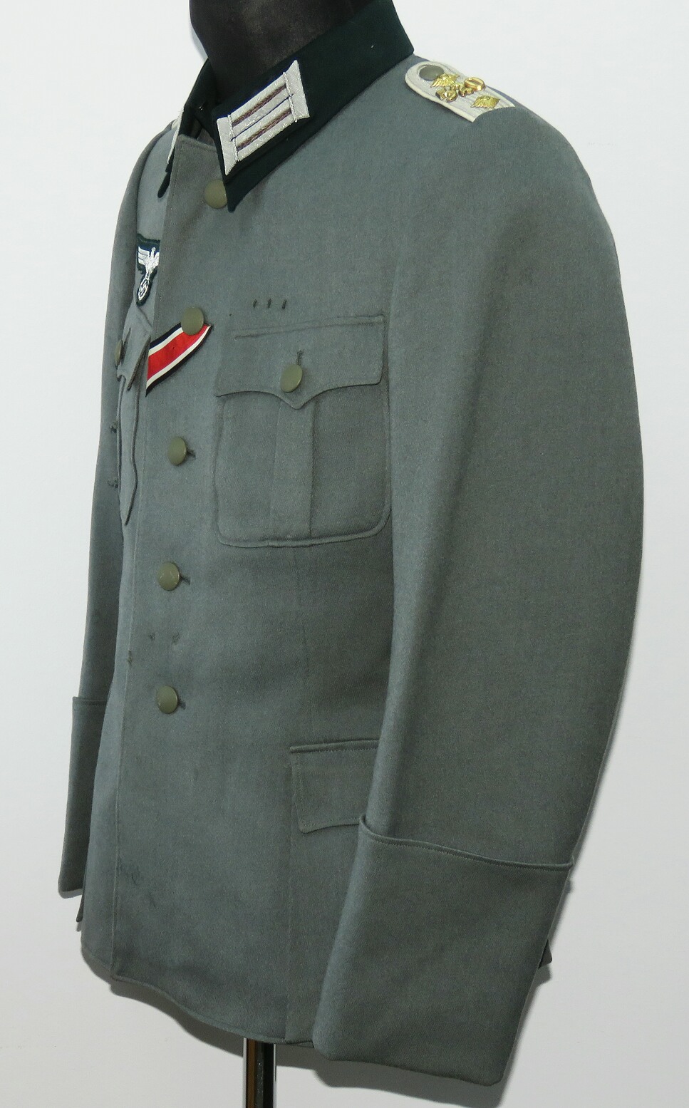 Hauptmann's tunic of the 520th infantry regiment of the Wehrmacht