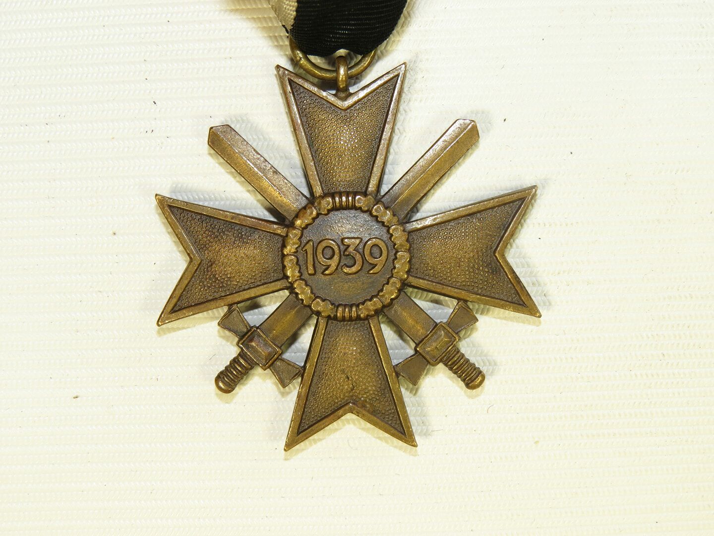 1939 the War Merit Cross with swords, stamp 101. KVK2.- Medals & Orders