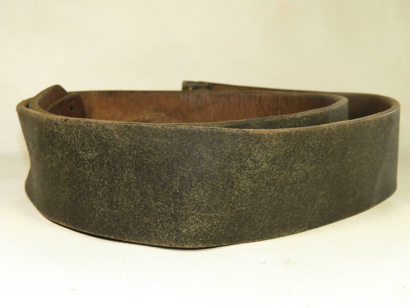 Wehrmacht, Luftwaffe or SS leather belt, 1942.- Belts & Buckles