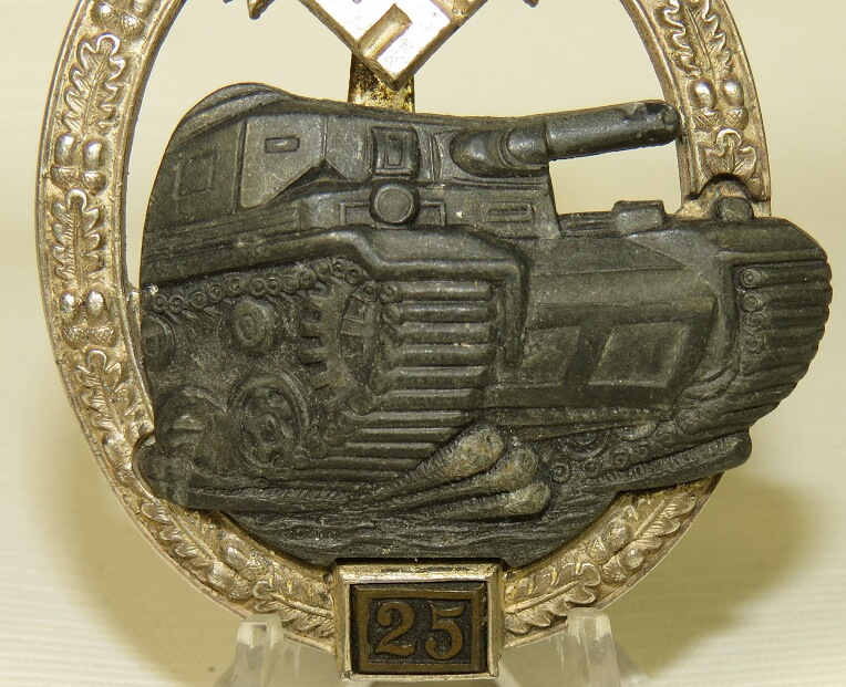 Tank assault badge for 25 attacks-Panzerkampfabzeichen mit Einsatzzahl ...