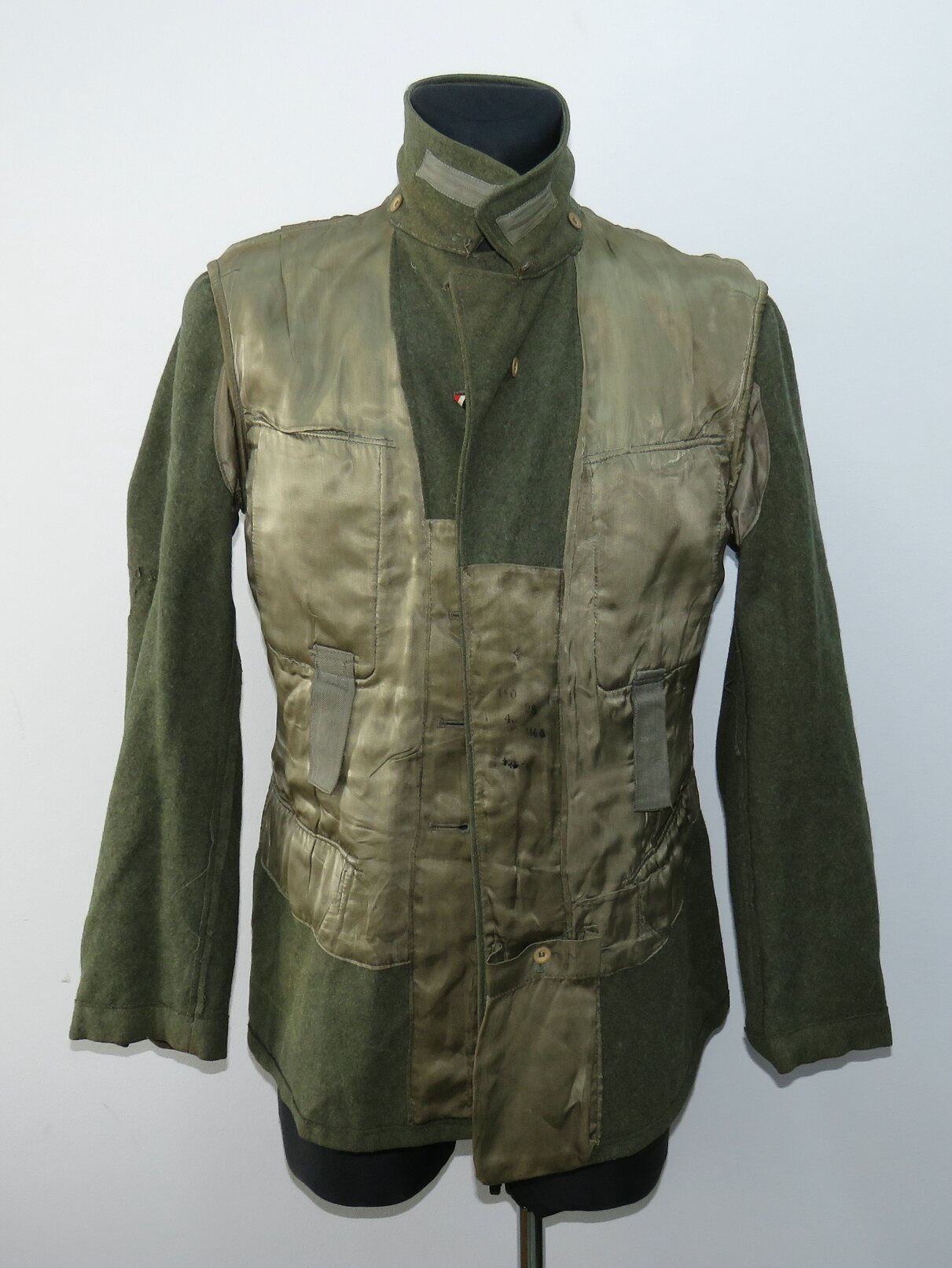 Wehrmacht Jäger m1943 Feldbluse/tunic. Combat wounded