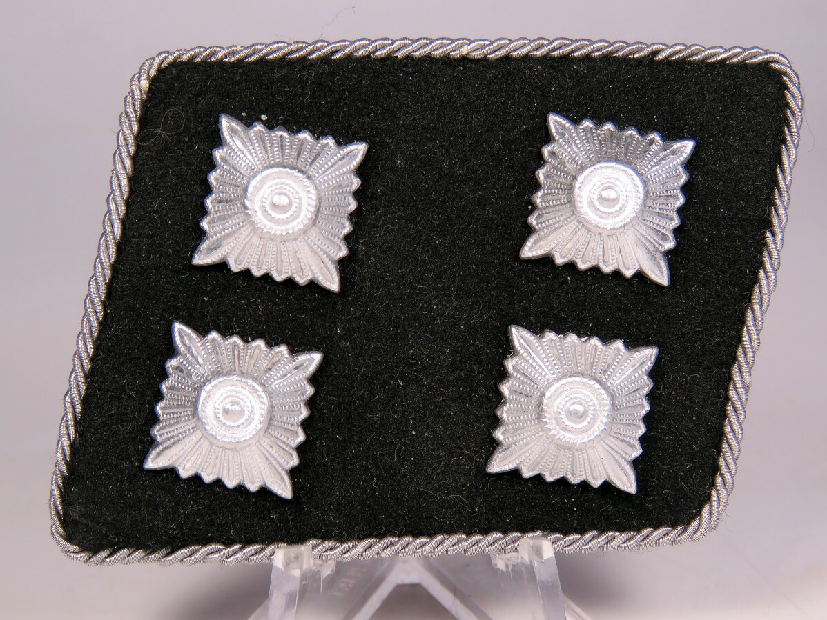 SS Sturmbannführer collar tabs
