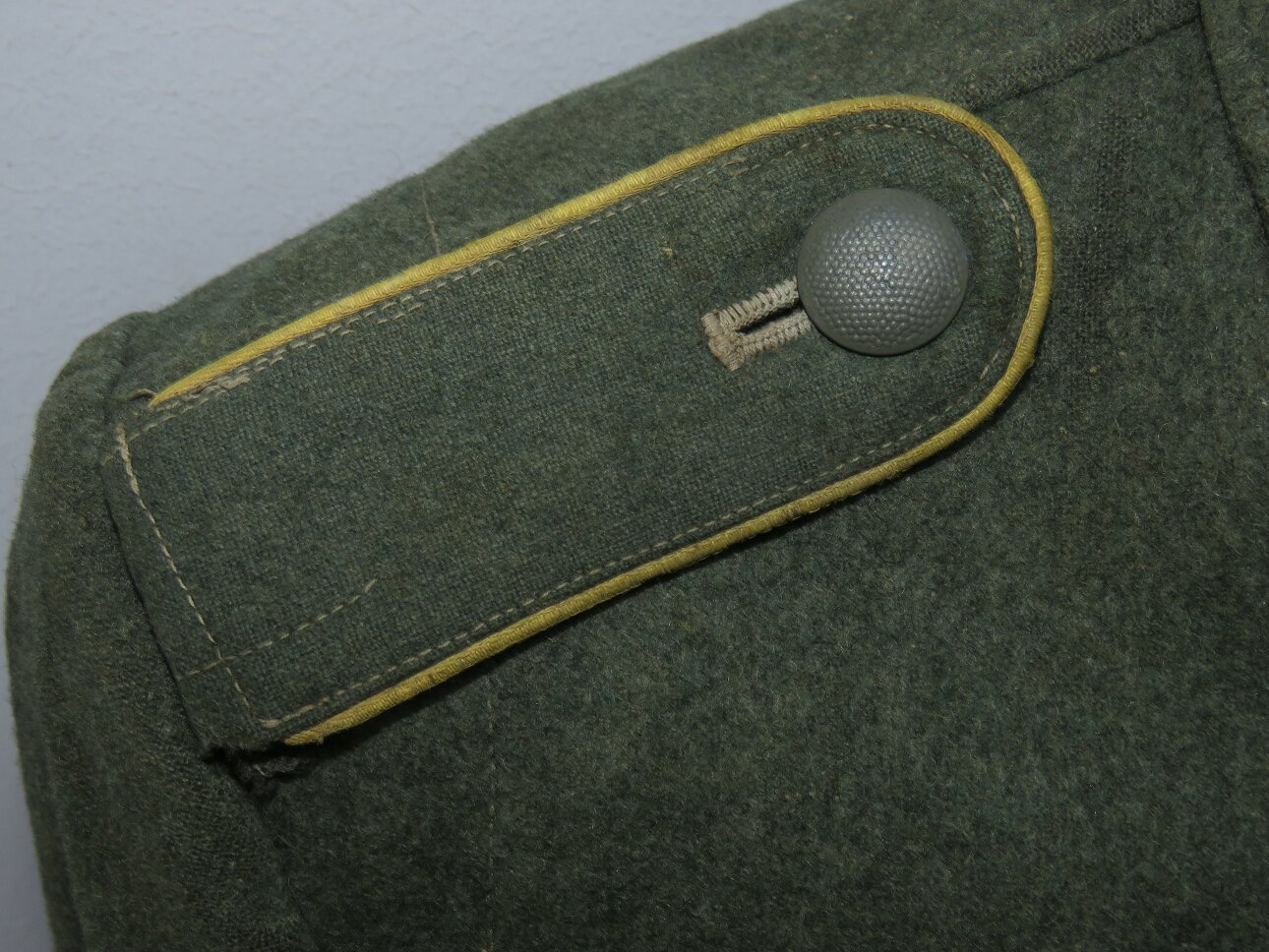 1941-model-wehrmacht-tunic-for-a-funker-with-shoulder-boards-lemon