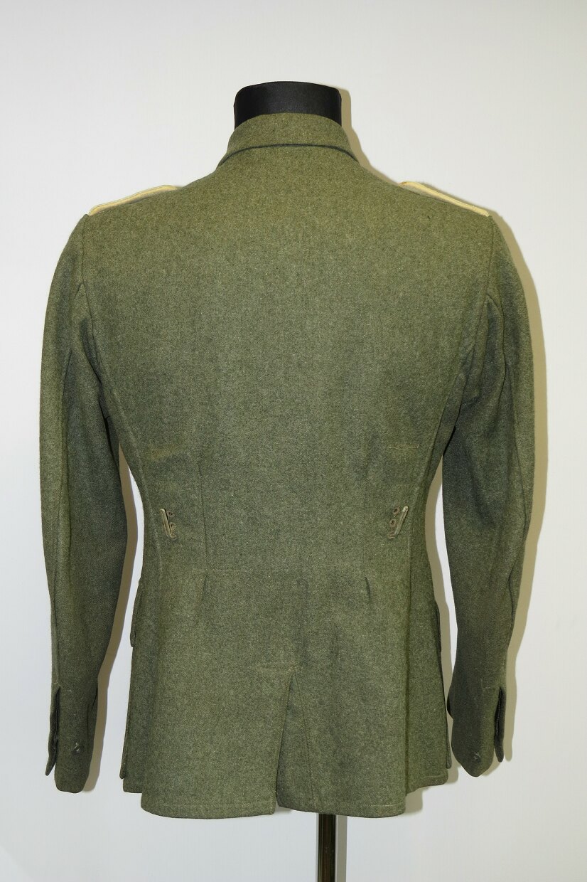 M43 Wehrmacht Heer tunic in rank of lieutenant of the 1st Infanterie ...