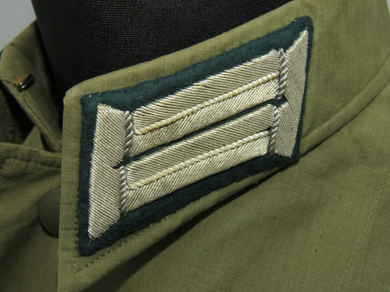 Sommeruniform eines Infanterieleutnants der Wehrmacht für den heißen ...