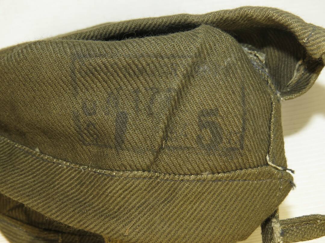 Olive green canvas canteen cover, 1945.- Bags & Covers