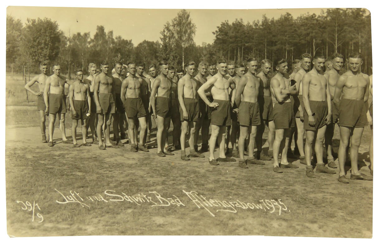 Para 1 jour, para pour toujours; le matériel de la Luftwaffe Yy--155848